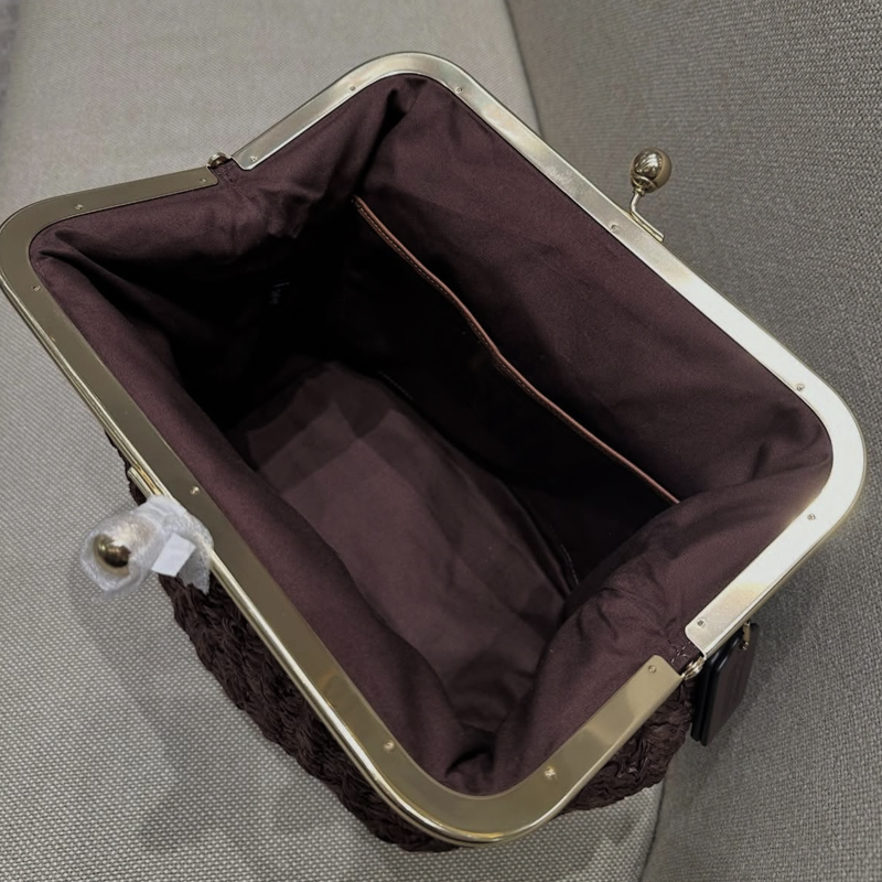 Hand-Woven Kisslock Frame Shou - Women Bags 2026 Trends recension och pris